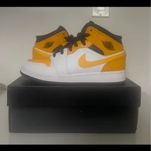 Air Jordan 1 Mid (GS) Yellow White Black Sneakers
