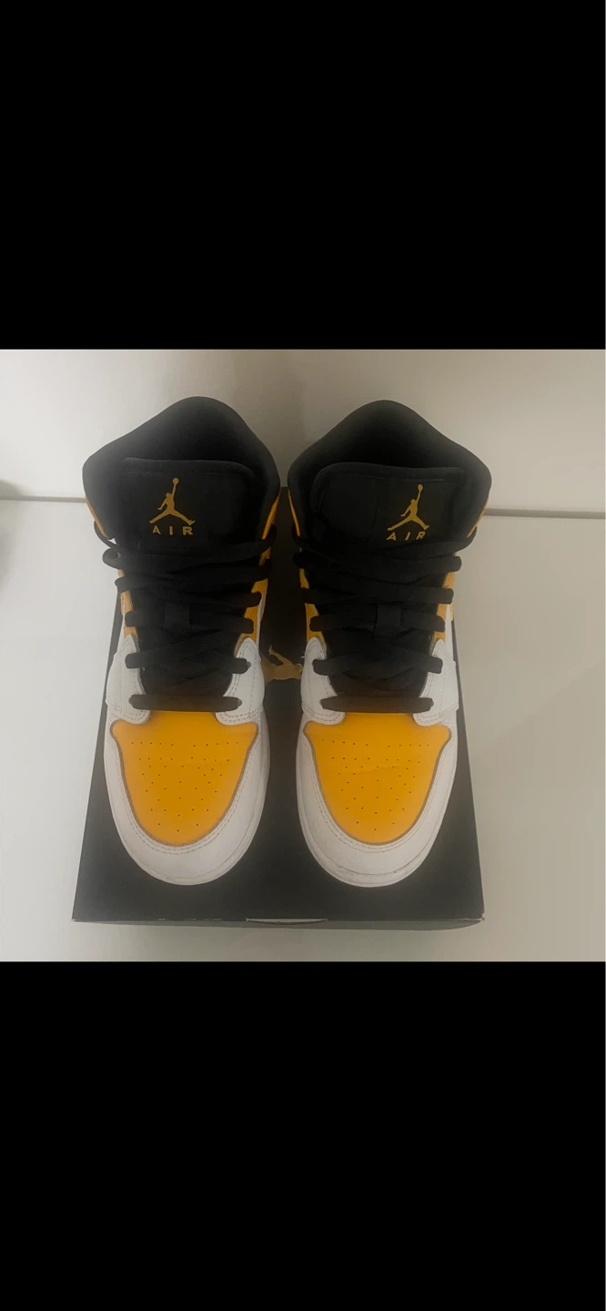 Air Jordan 1 Mid (GS) Yellow White Black Sneakers - photo 3