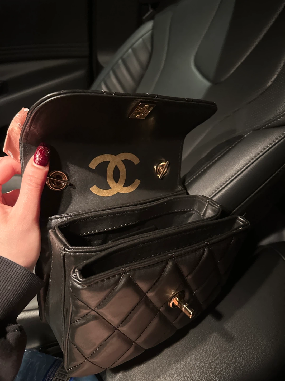 (250) Chanel Black Quilted Handbag with Scarf - photo 5
