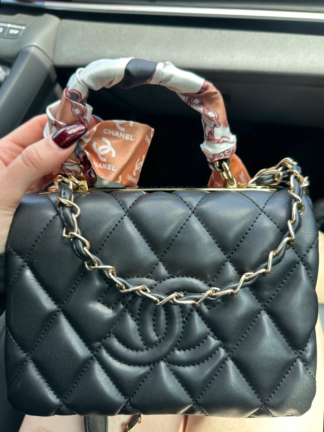 (250) Chanel Black Quilted Handbag with Scarf - photo 2