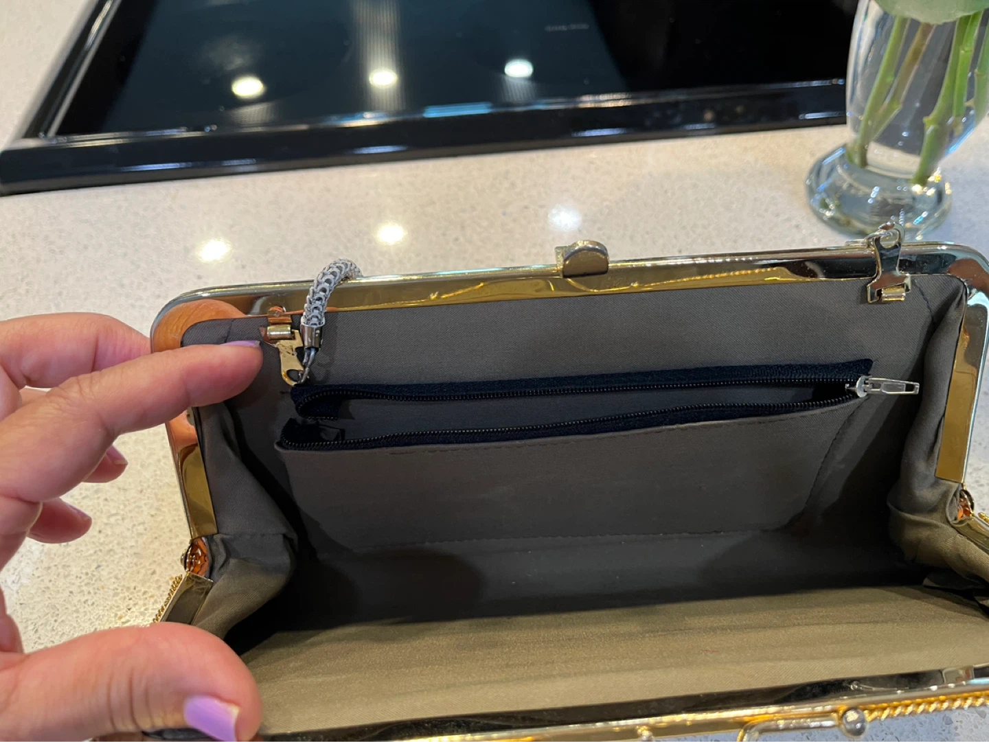 White beaded clutch purse with silver chain - photo 3