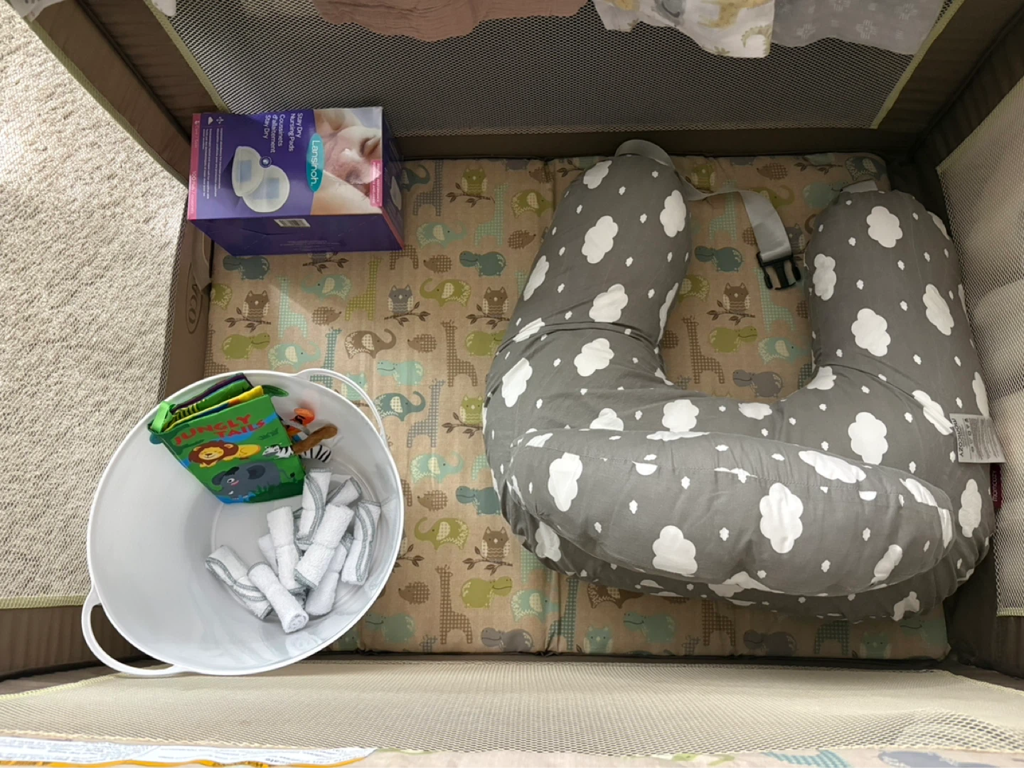 Graco Pack and Play + baby items! 🩷 - photo 3
