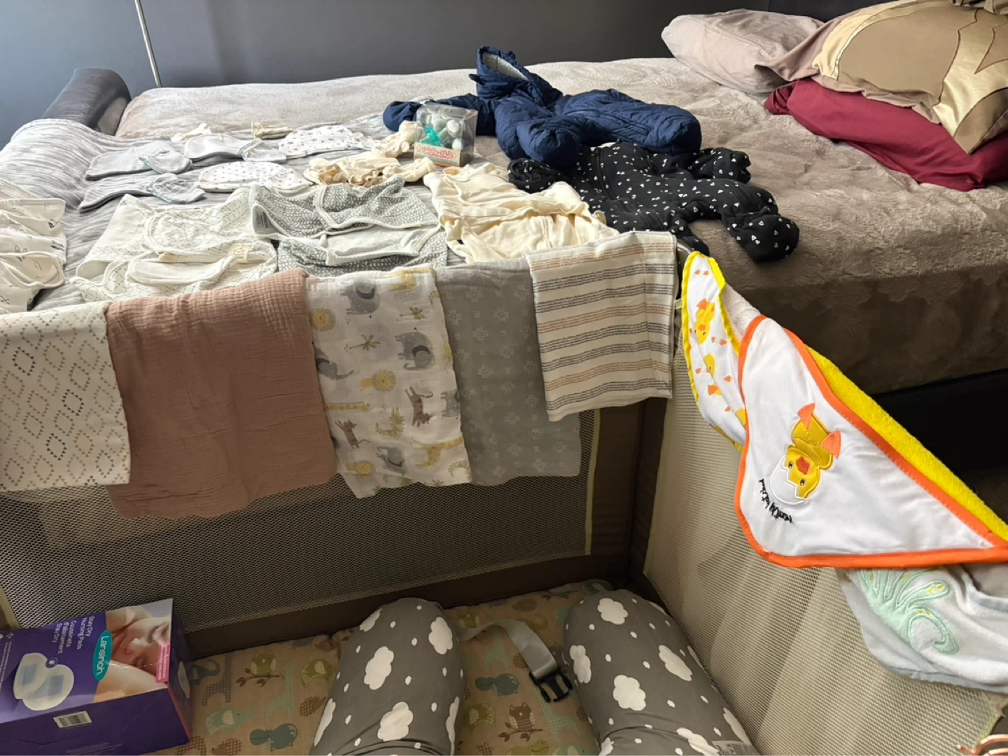Graco Pack and Play + baby items! 🩷 - photo 5
