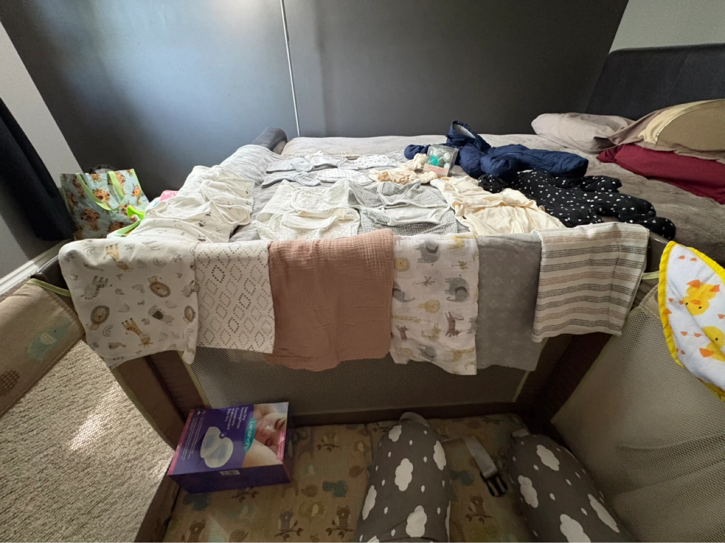 Graco Pack and Play + baby items! 🩷 - photo 4