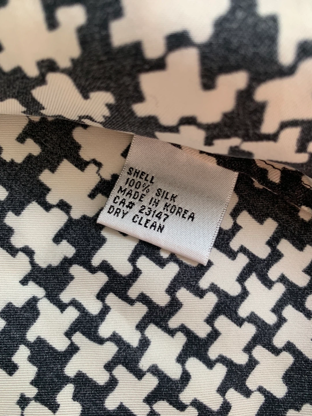 Talbots Pure Silk Houndstooth Button-Up Shirt Size 10 - photo 3