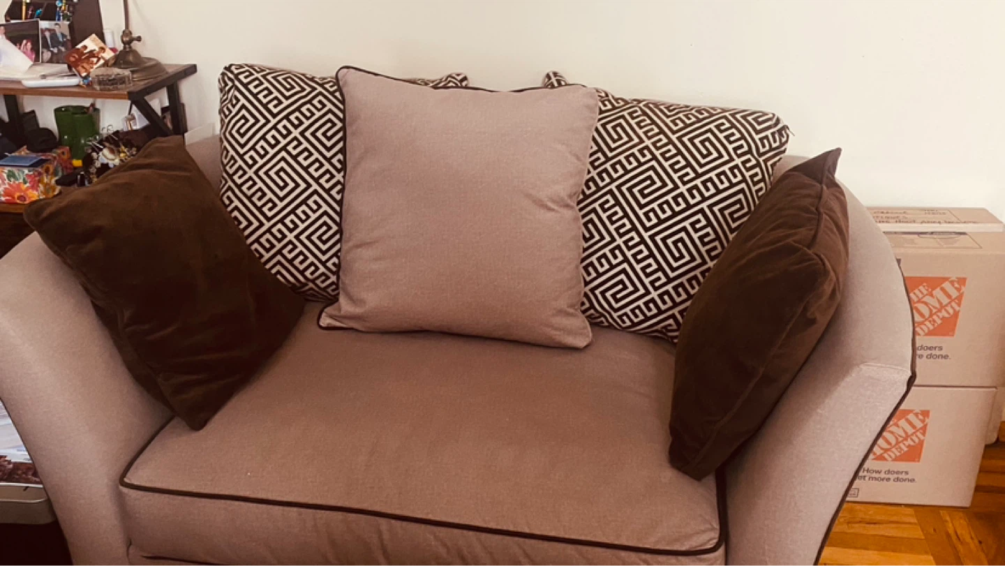 Beige Sofa with Accent Pillows Raymour & Flanigan - photo 2