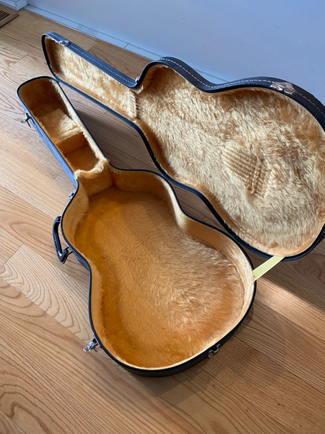 Guitar Case - photo 3