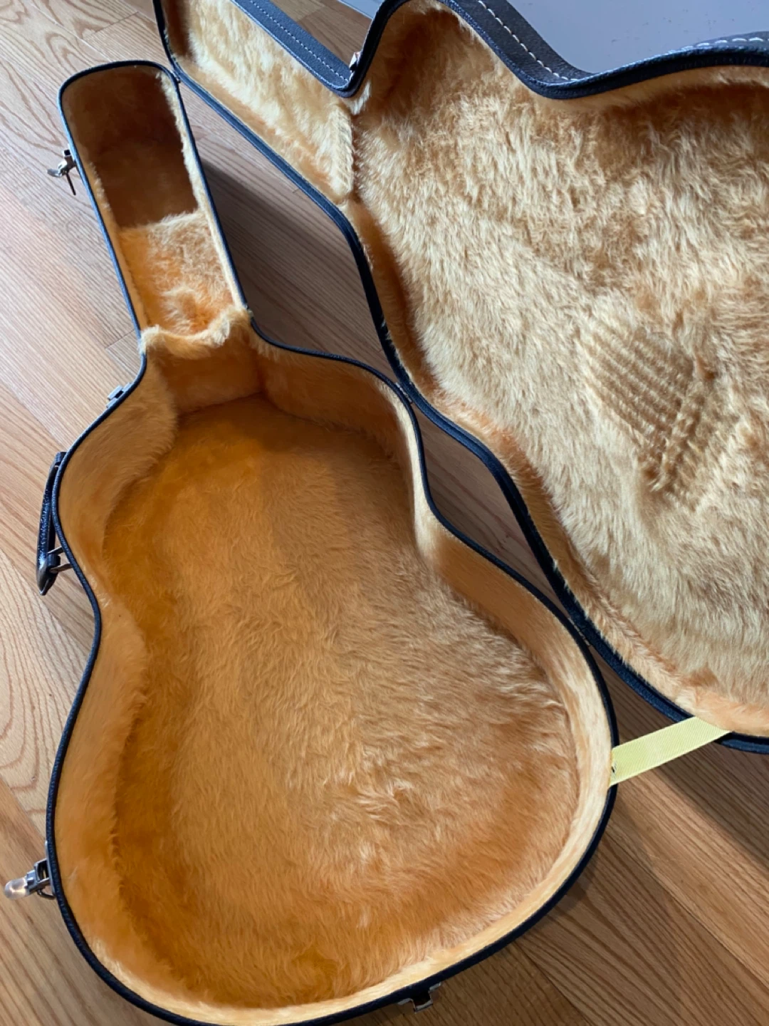 Guitar Case - photo 5