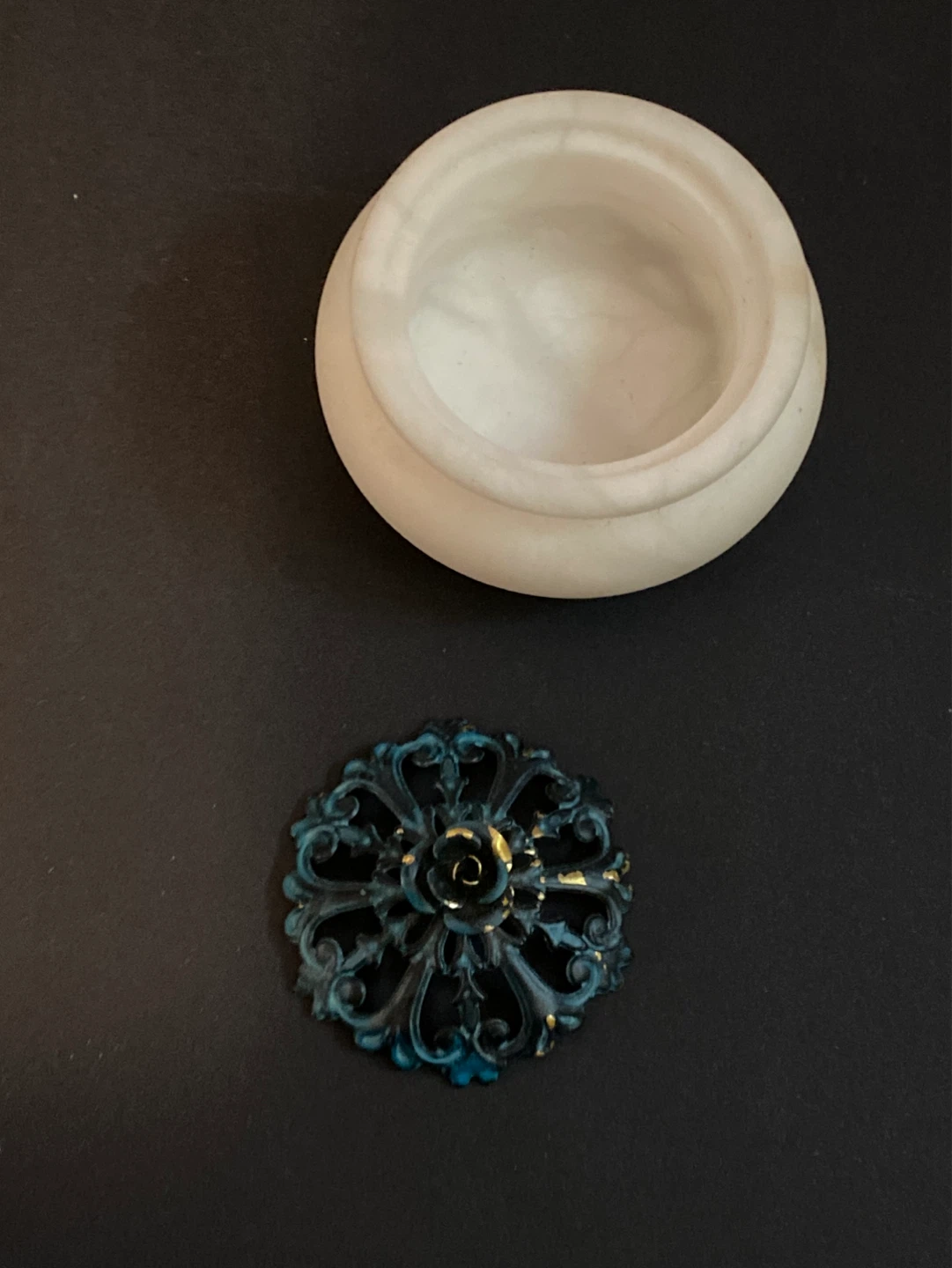 Hand Carved Alabaster Trinket Box - Made in Italy - photo 2