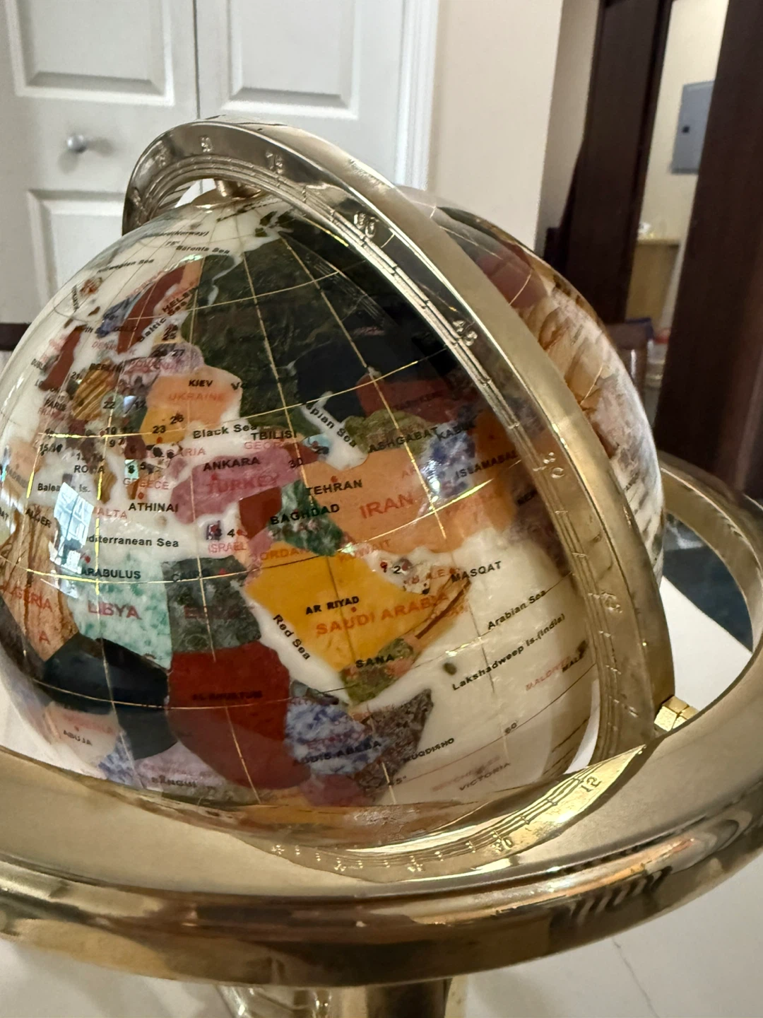 Luxury Gemstone Globe with Compass Base – Beautiful Condition - photo 4