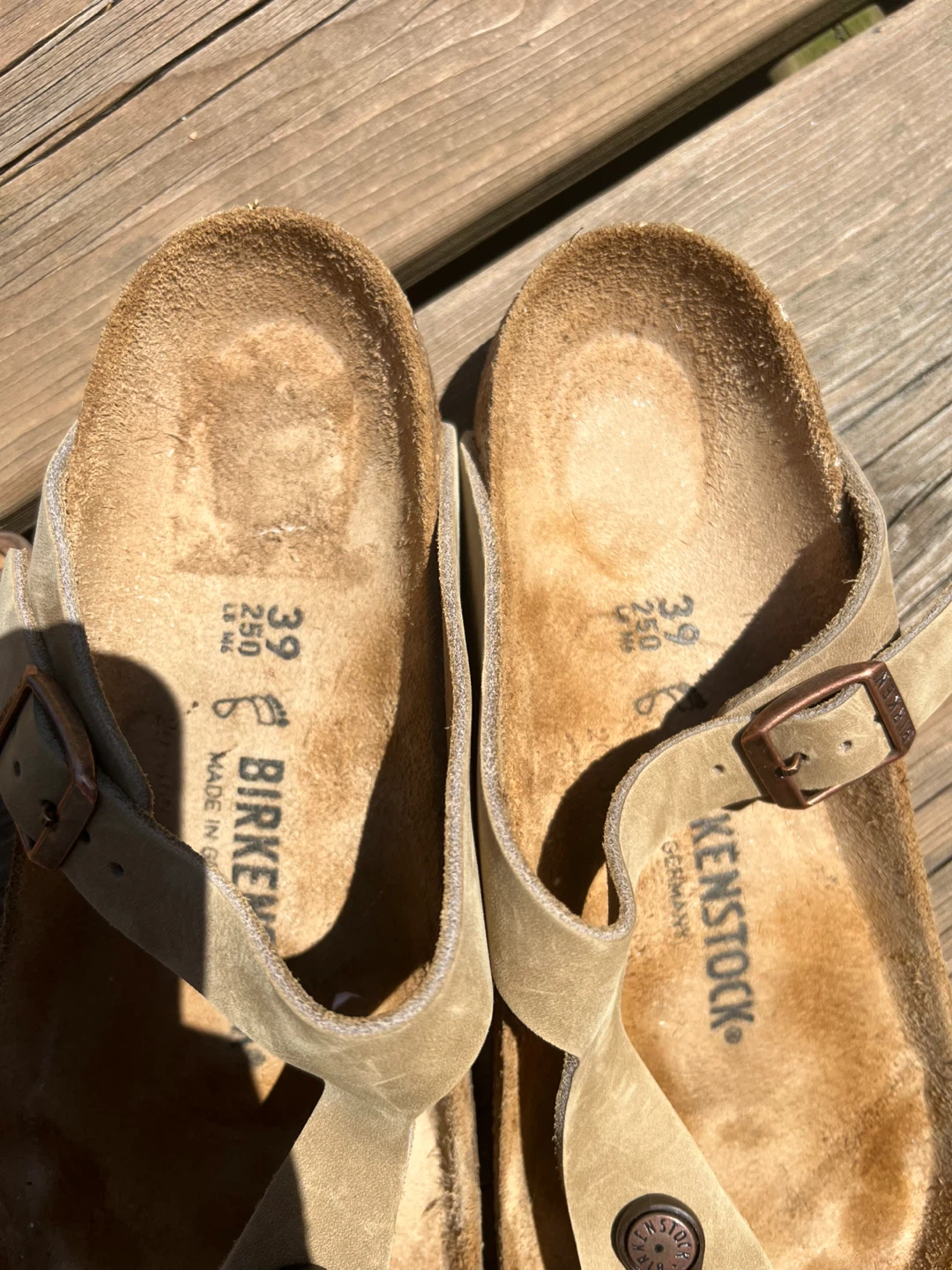 Like new Birkenstock Sandals Size 8 - photo 2