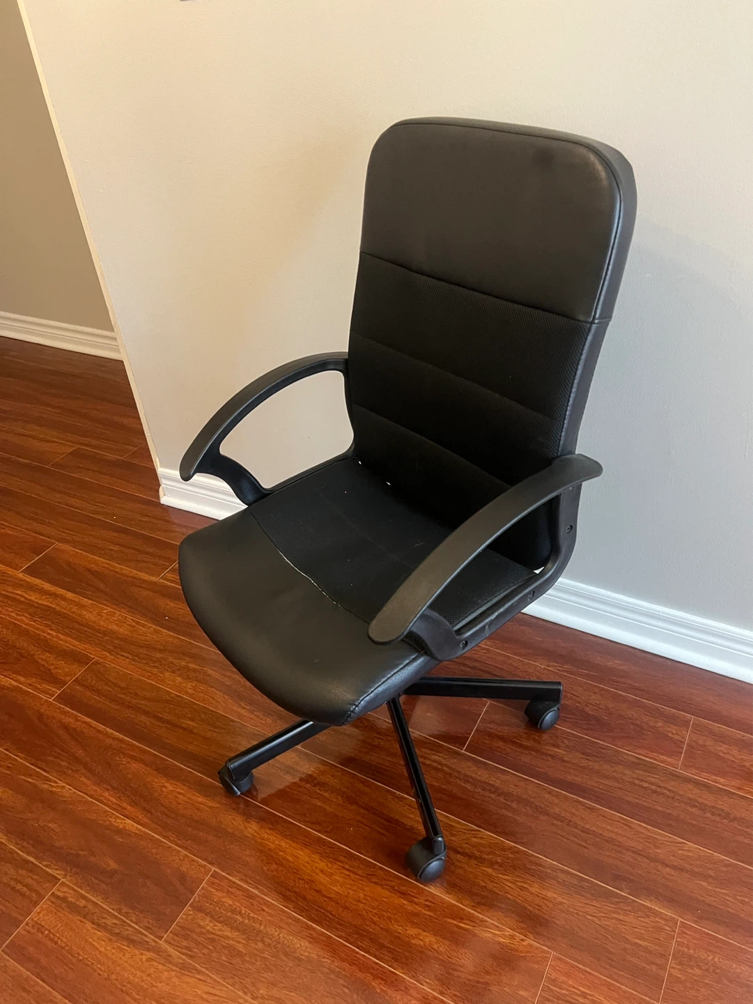 Black Office Chair - photo 2