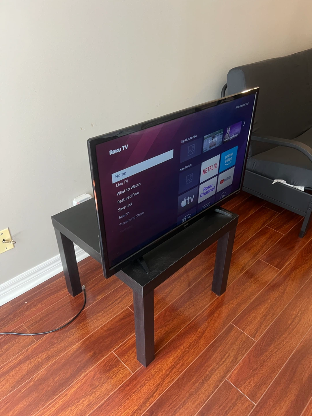 Roku TV Flat Screen 32’ - photo 2