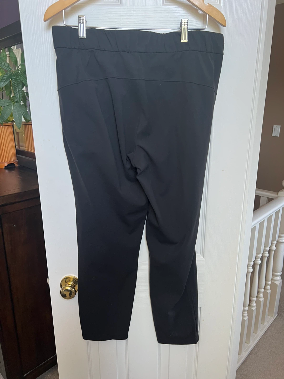 Size 10 black lululemon joggers - photo 2