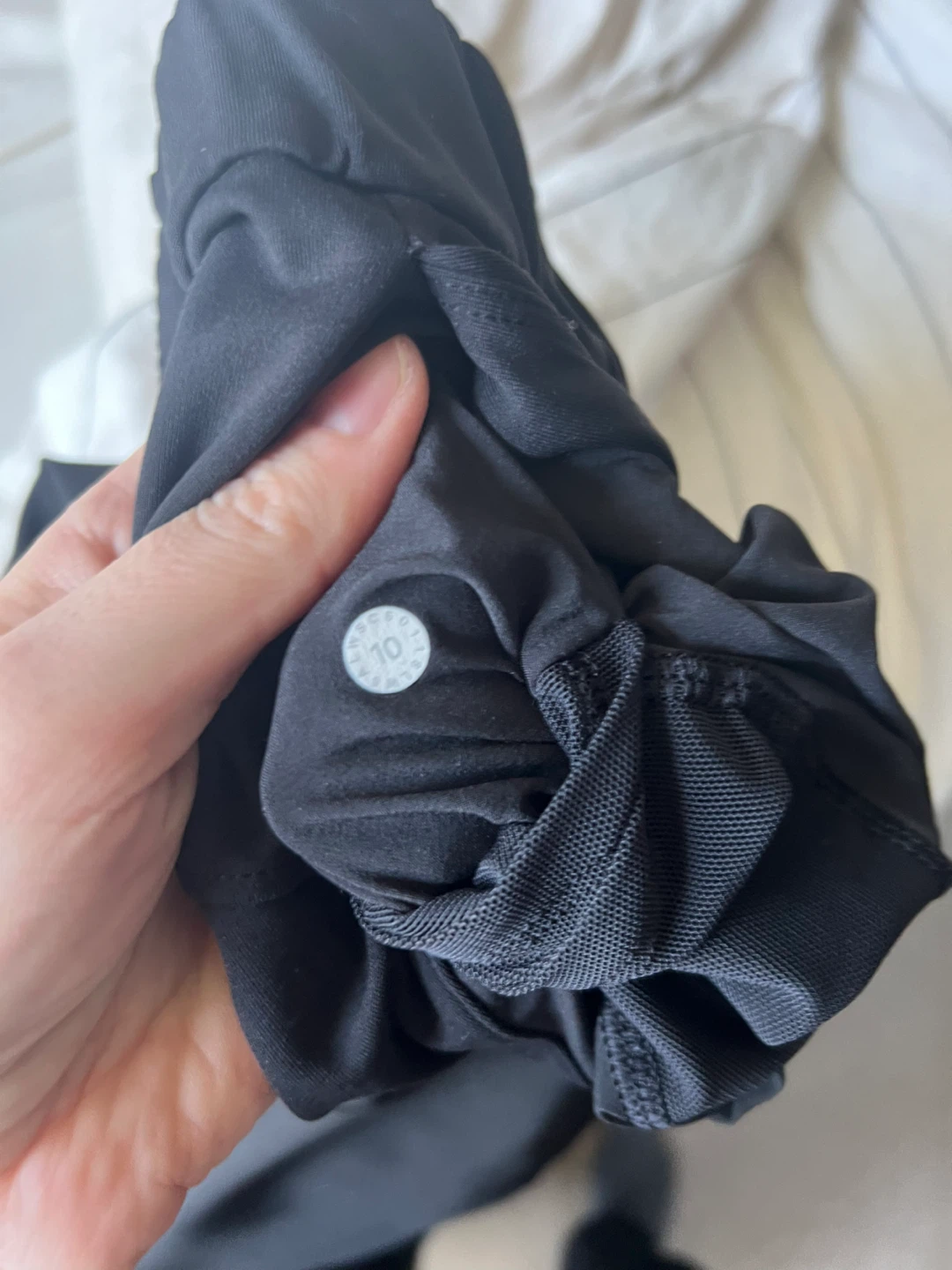 Size 10 black lululemon joggers - photo 4