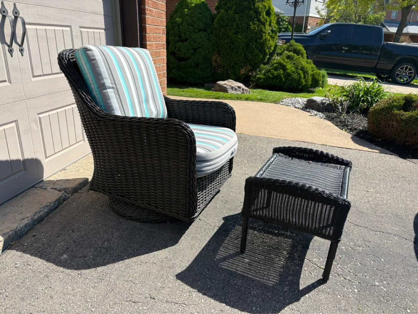 Wicker Patio Chair with Ottoman - photo 2