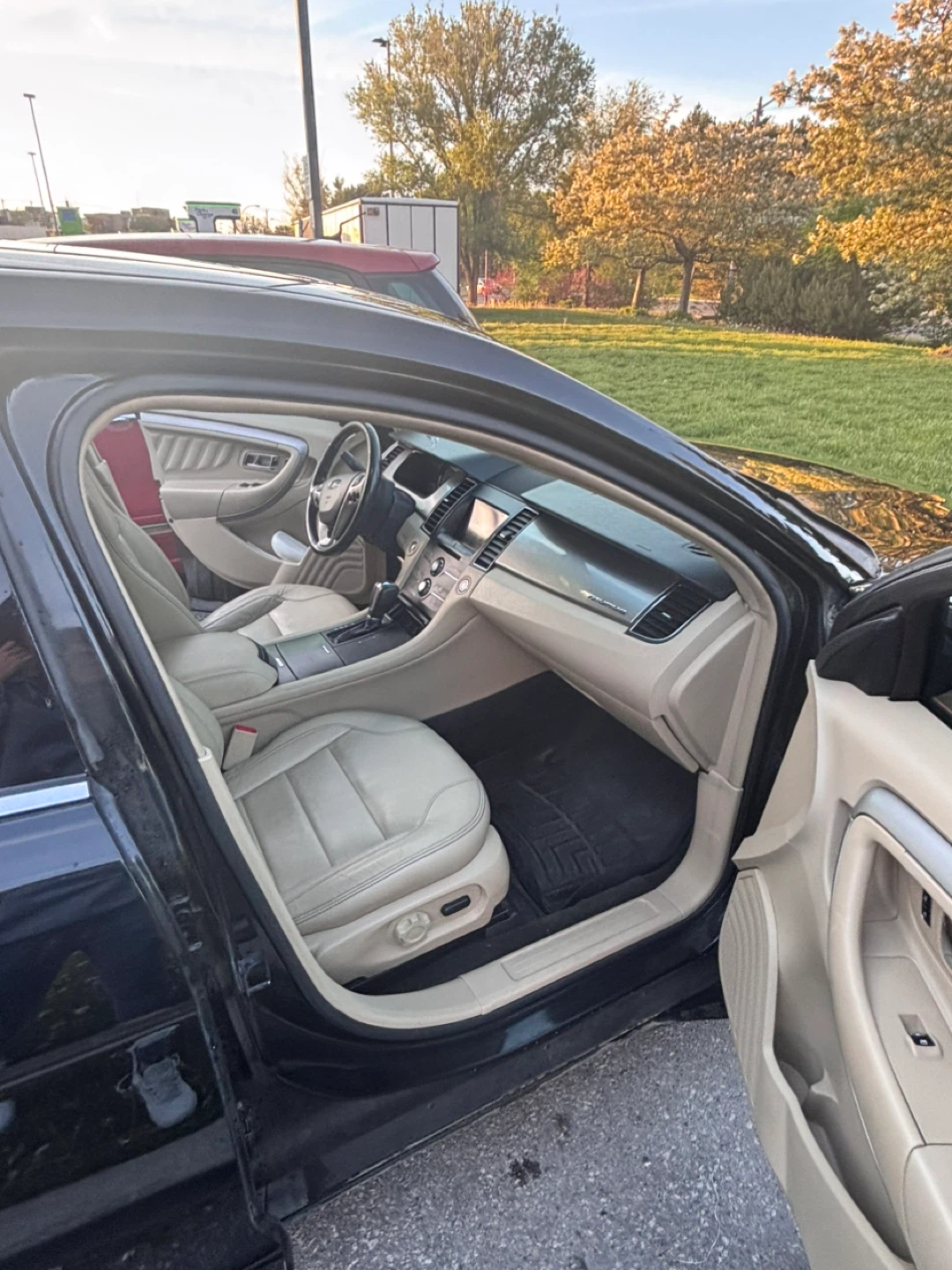 Black Ford Taurus ,2013 - photo 3