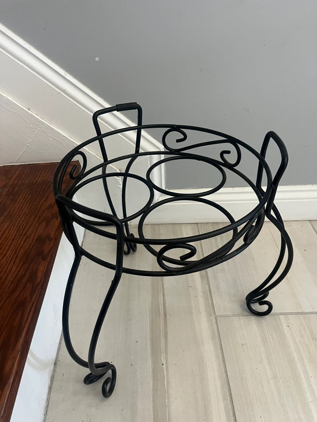 Black Metal Wire Plant Stand