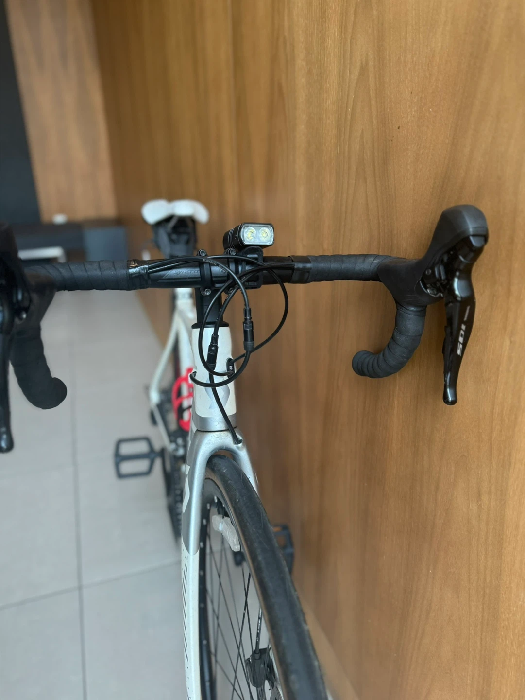 Scott Addict Road Bike for riders 5ft4-5ft6 - photo 4