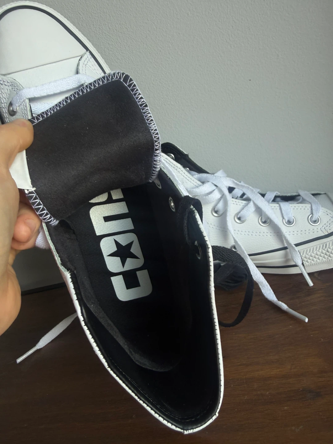 Chuck Taylor White Leather Converse - BNIB - Size 8M / 10W - photo 4