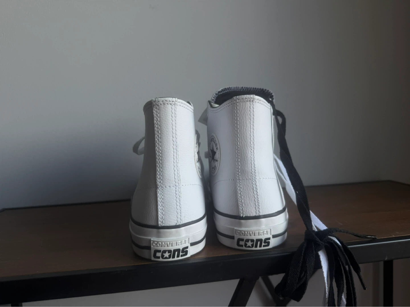 Chuck Taylor White Leather Converse - BNIB - Size 8M / 10W - photo 5