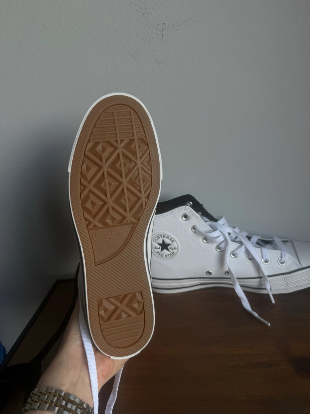 Chuck Taylor White Leather Converse - BNIB - Size 8M / 10W - photo 3