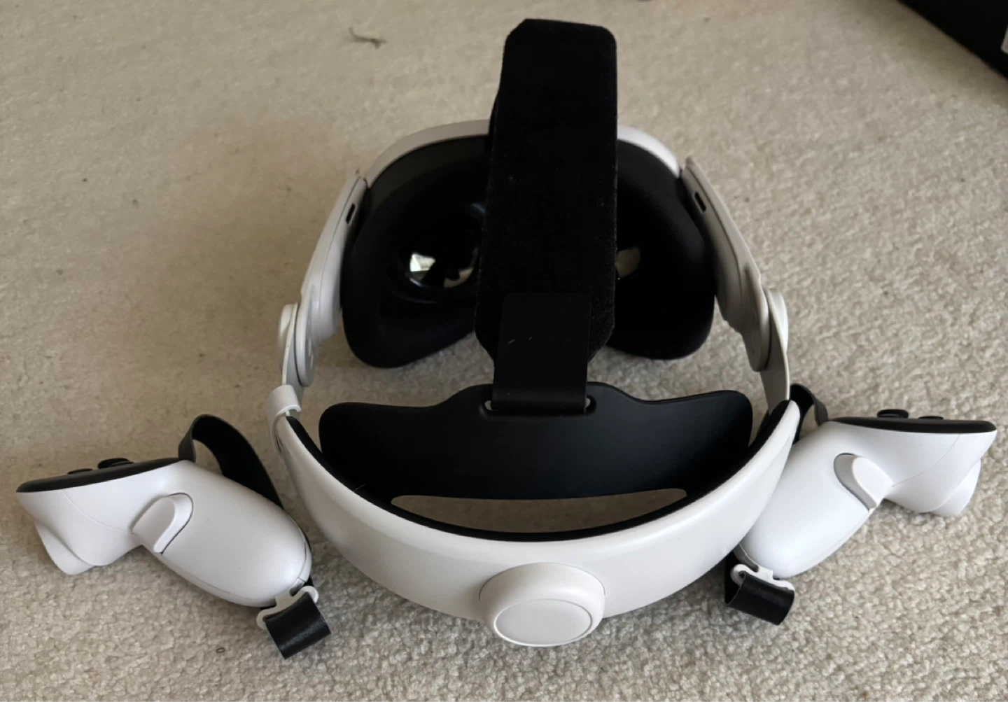 Meta Quest 3 VR Headset - photo 2