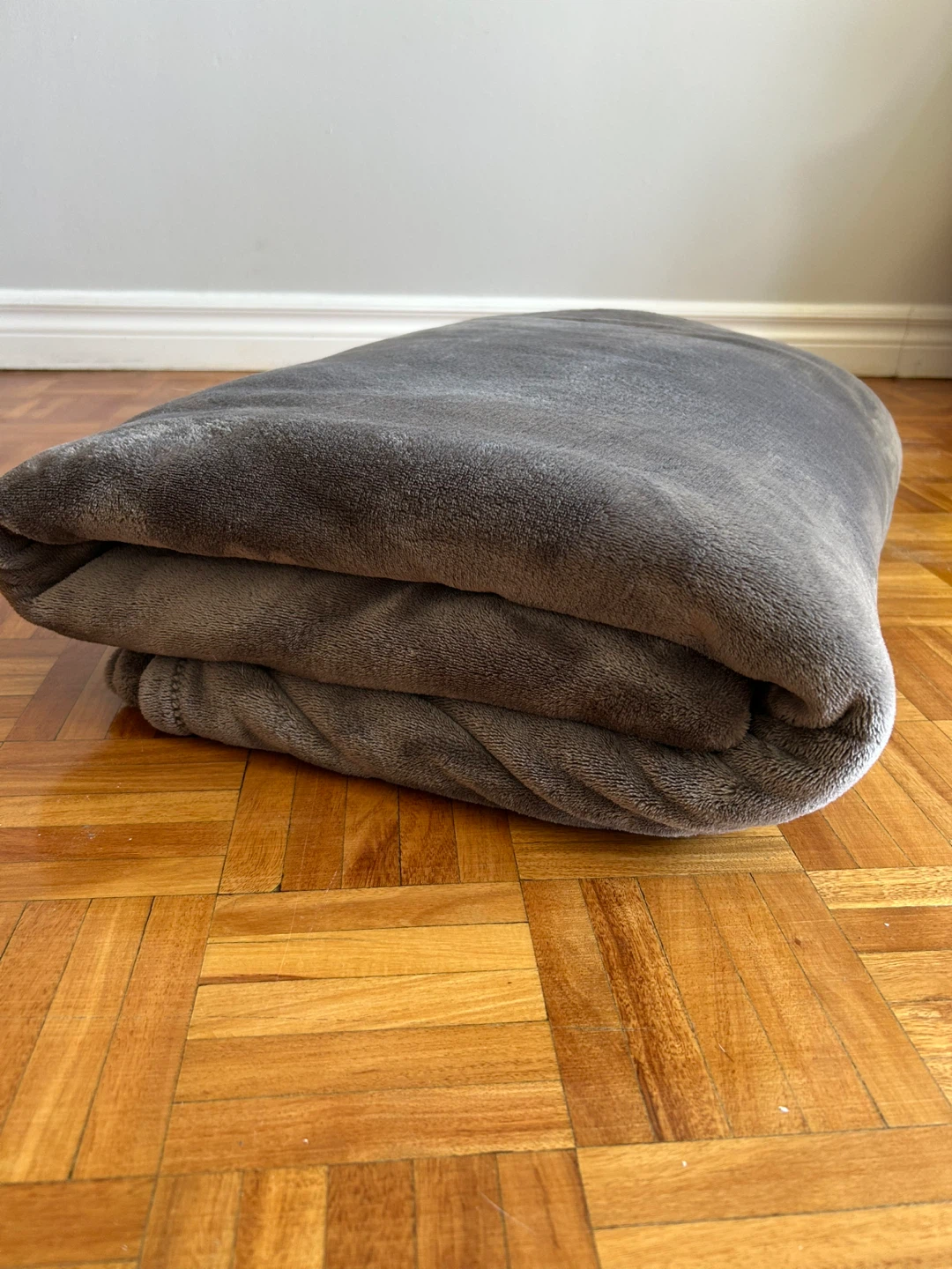 Kate Spade Queen Size Throw Blanket