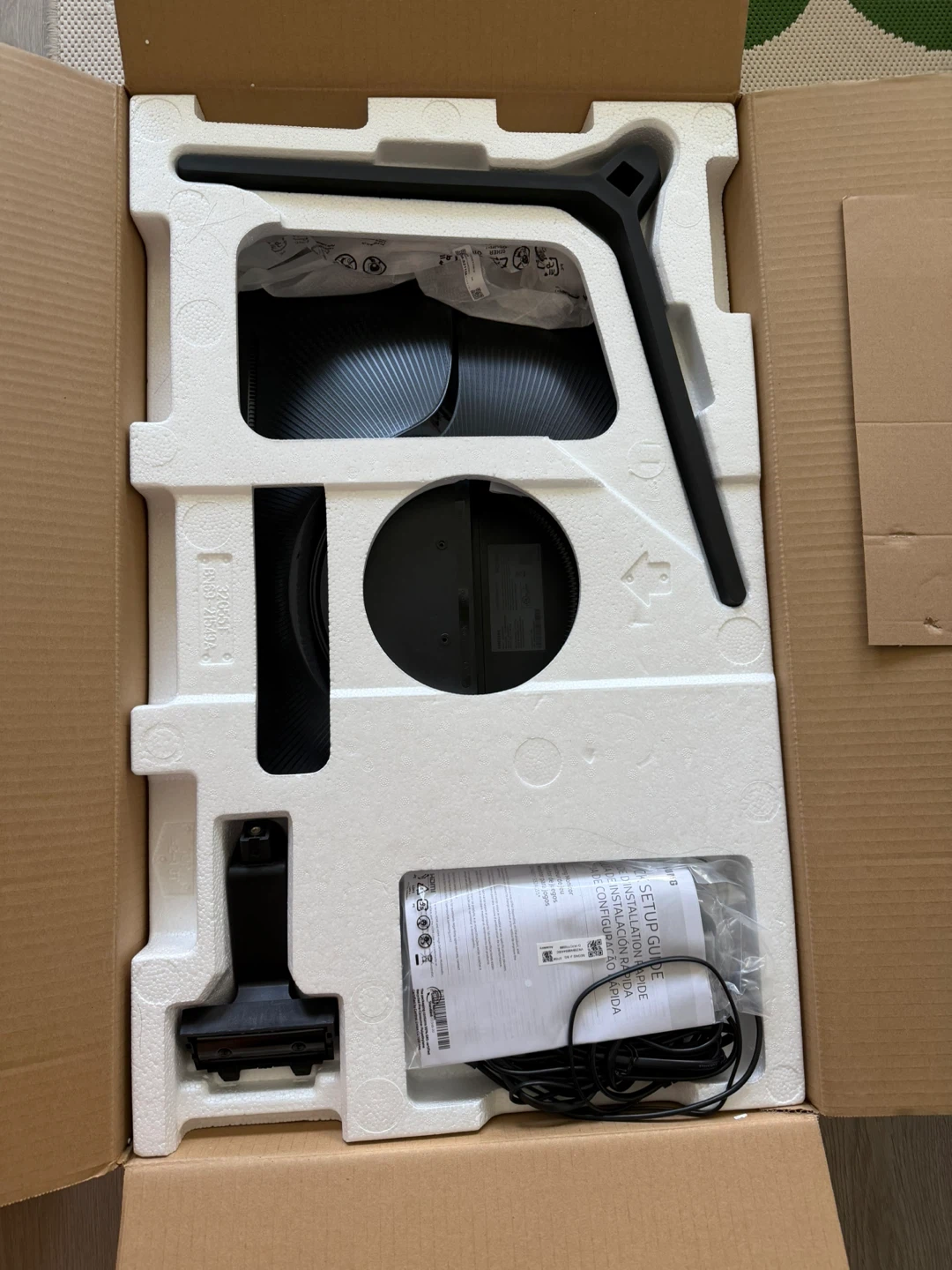 Samsung Odyssey G5 32" QHD Gaming Monitor - photo 2