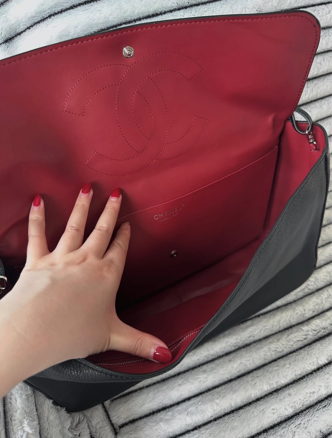 Chanel maxi flap Bag - photo 4