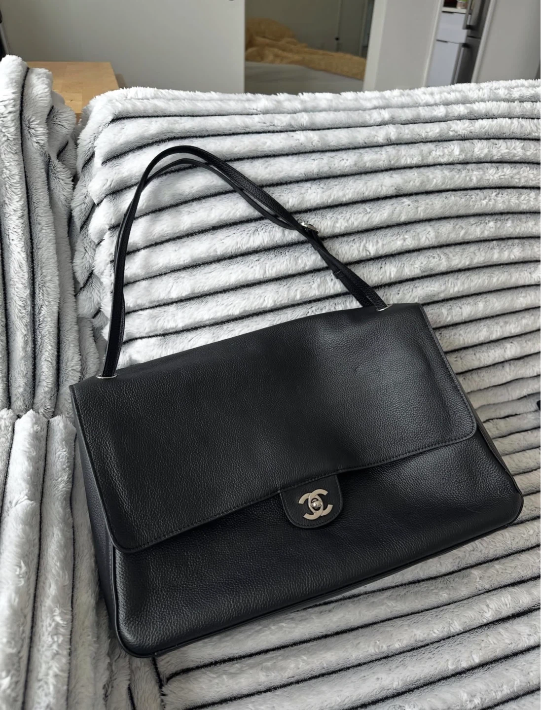 Chanel maxi flap Bag - photo 2