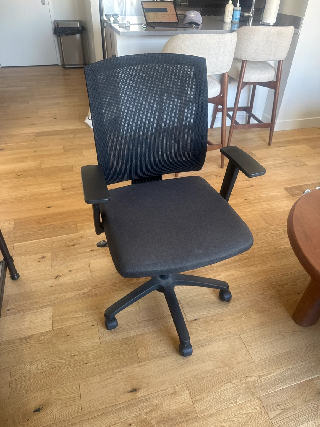 Black Mesh Office Chair and Desk - photo 3