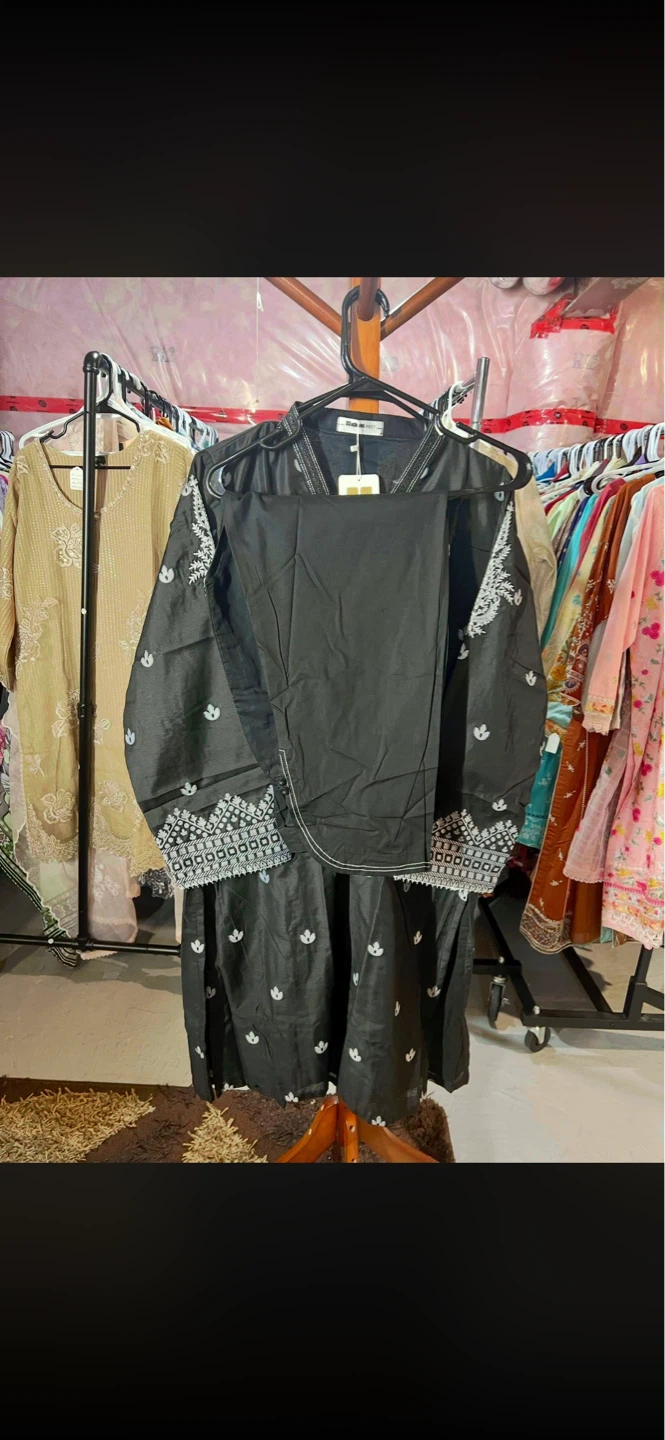 Black Embroidered Kurti with Pants and Dupatta - photo 5