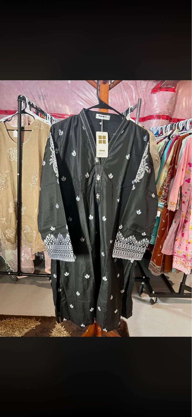 Black Embroidered Kurti with Pants and Dupatta - photo 4