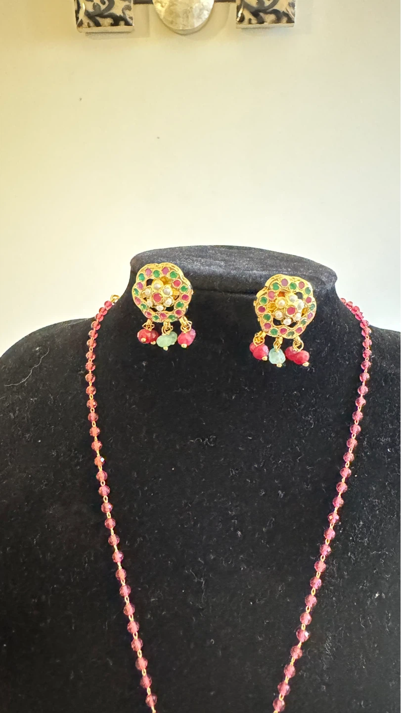 Gold coloured pendant and earrings set with pink beads - photo 2