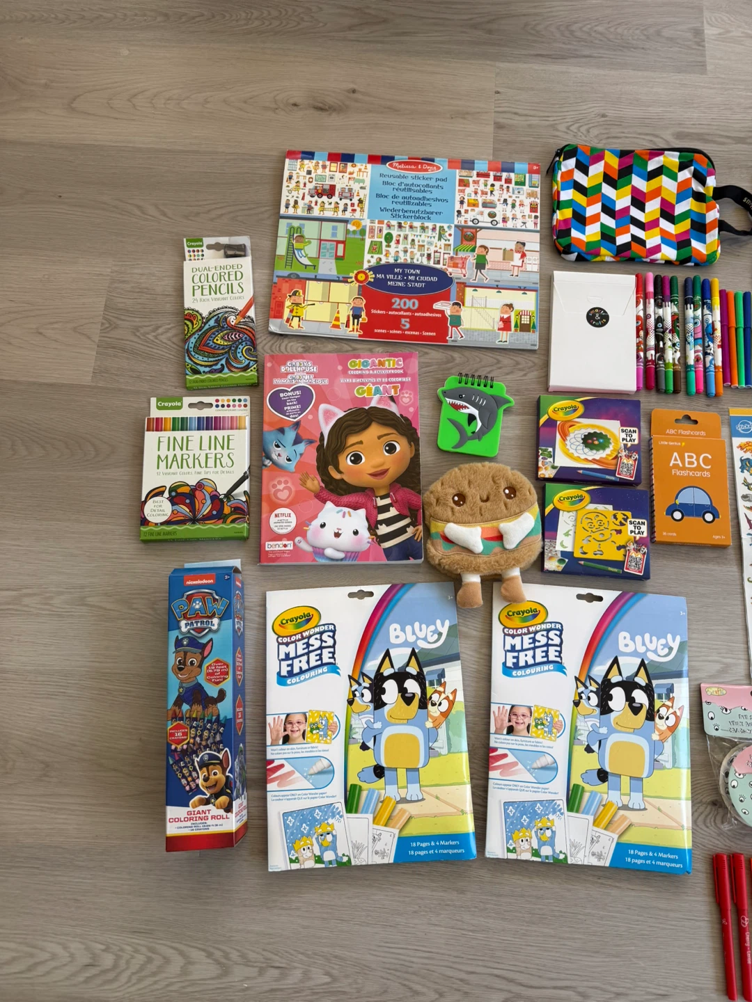 Bundle of art/colouring supplies and activities - photo 2