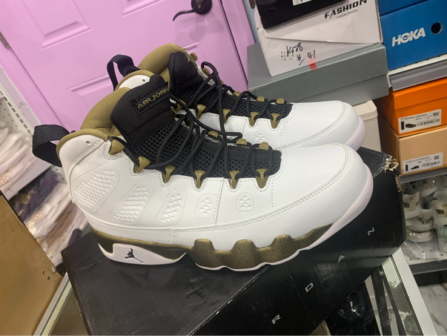 🚨🚨Air Jordan 9 Retro White Gold Sneakers- Size 9,10,11 - photo 5