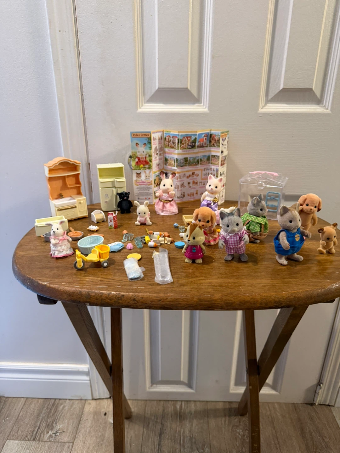 Bundle Calico Critters Family and Accessories Set