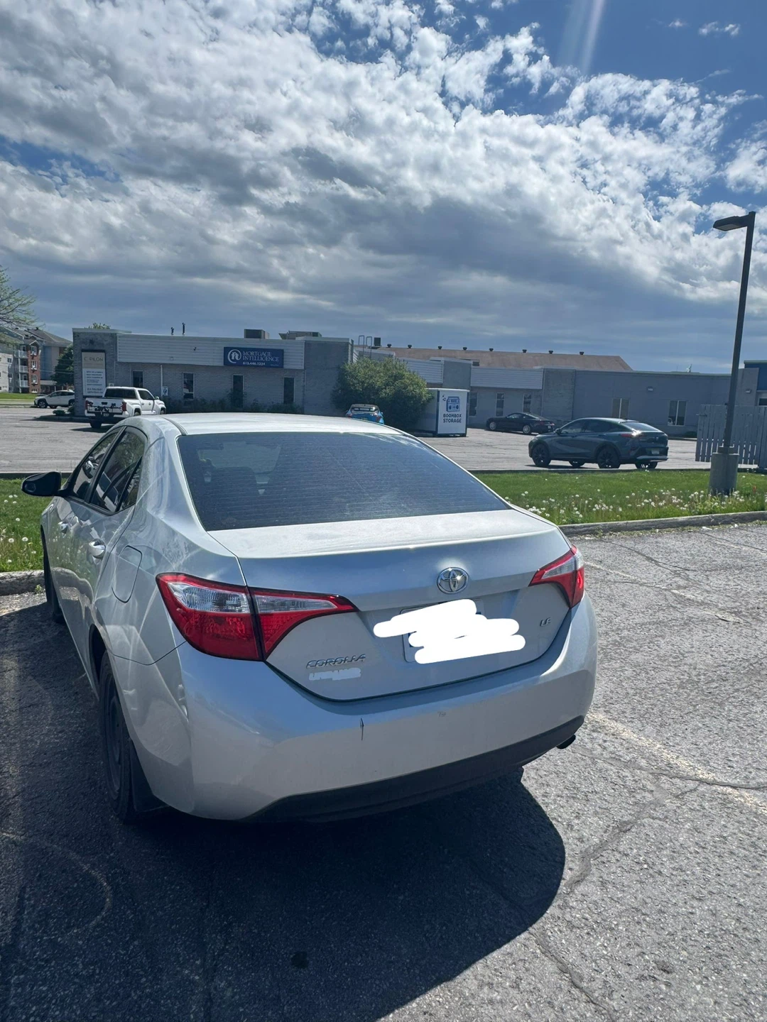 2015 Toyota Corolla LE Sedan - photo 2
