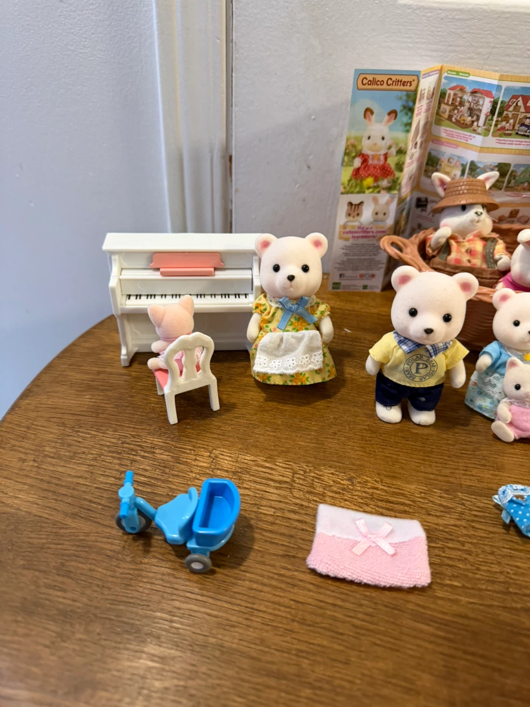 Bundle Calico Critters Family & Accessories Set - photo 3