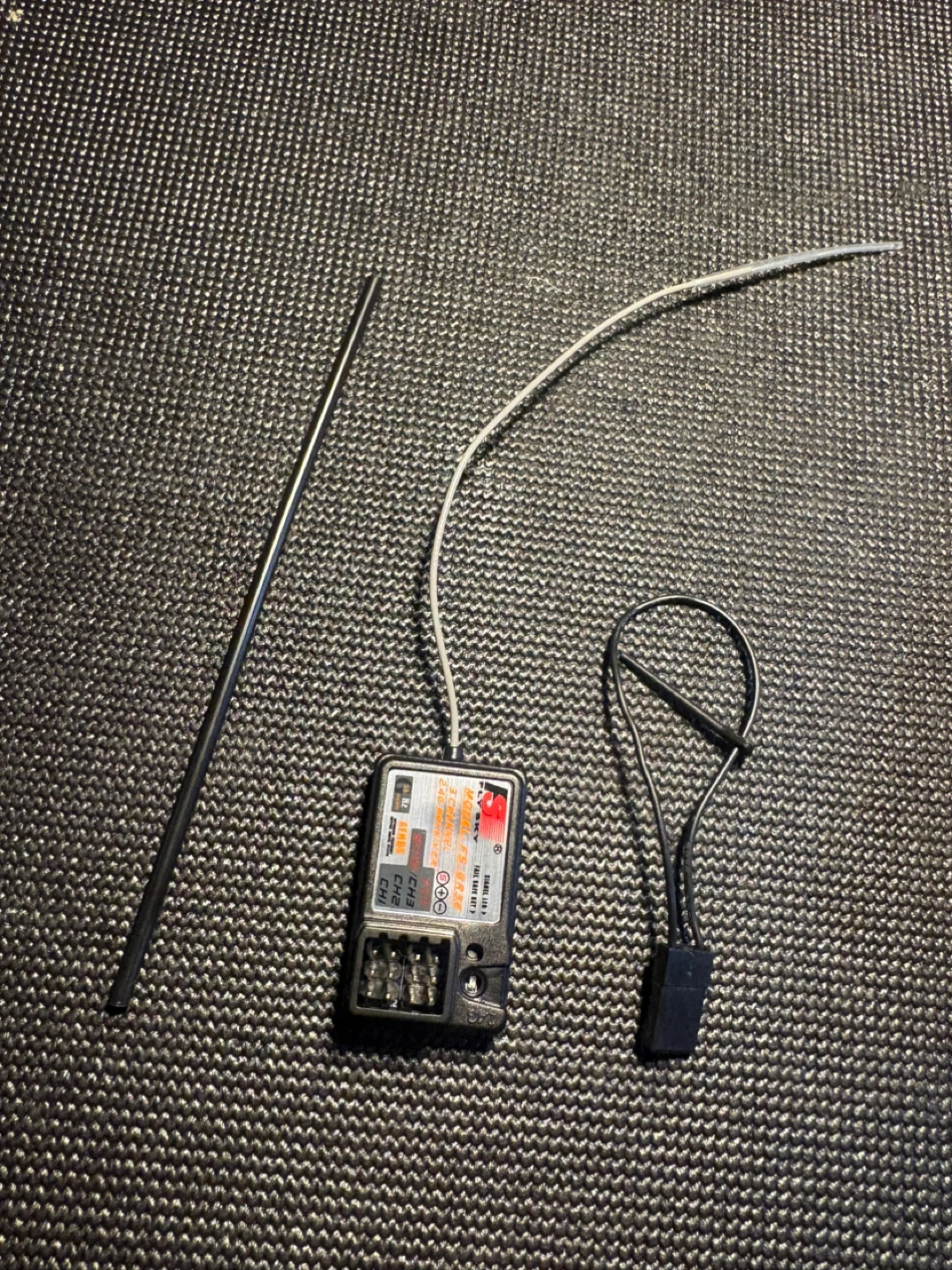 Fly Sky FS-GR3E 3-Channel 2.4G Receiver - photo 2