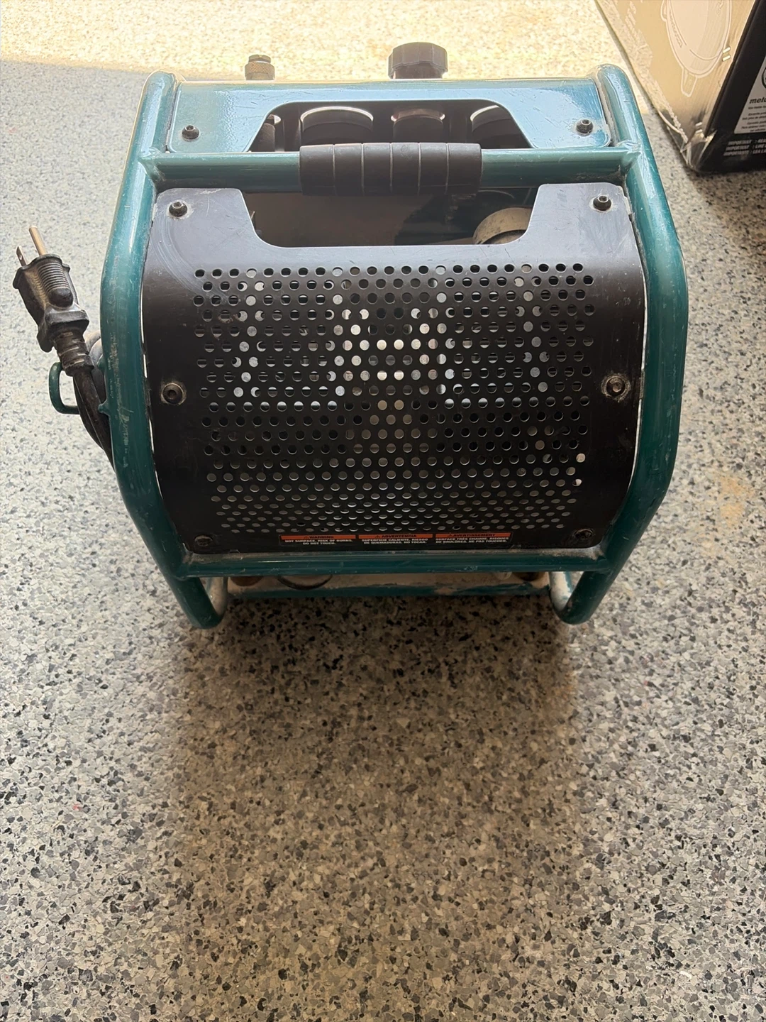 Makita MAC210Q Quiet Series Air Compressor - photo 3