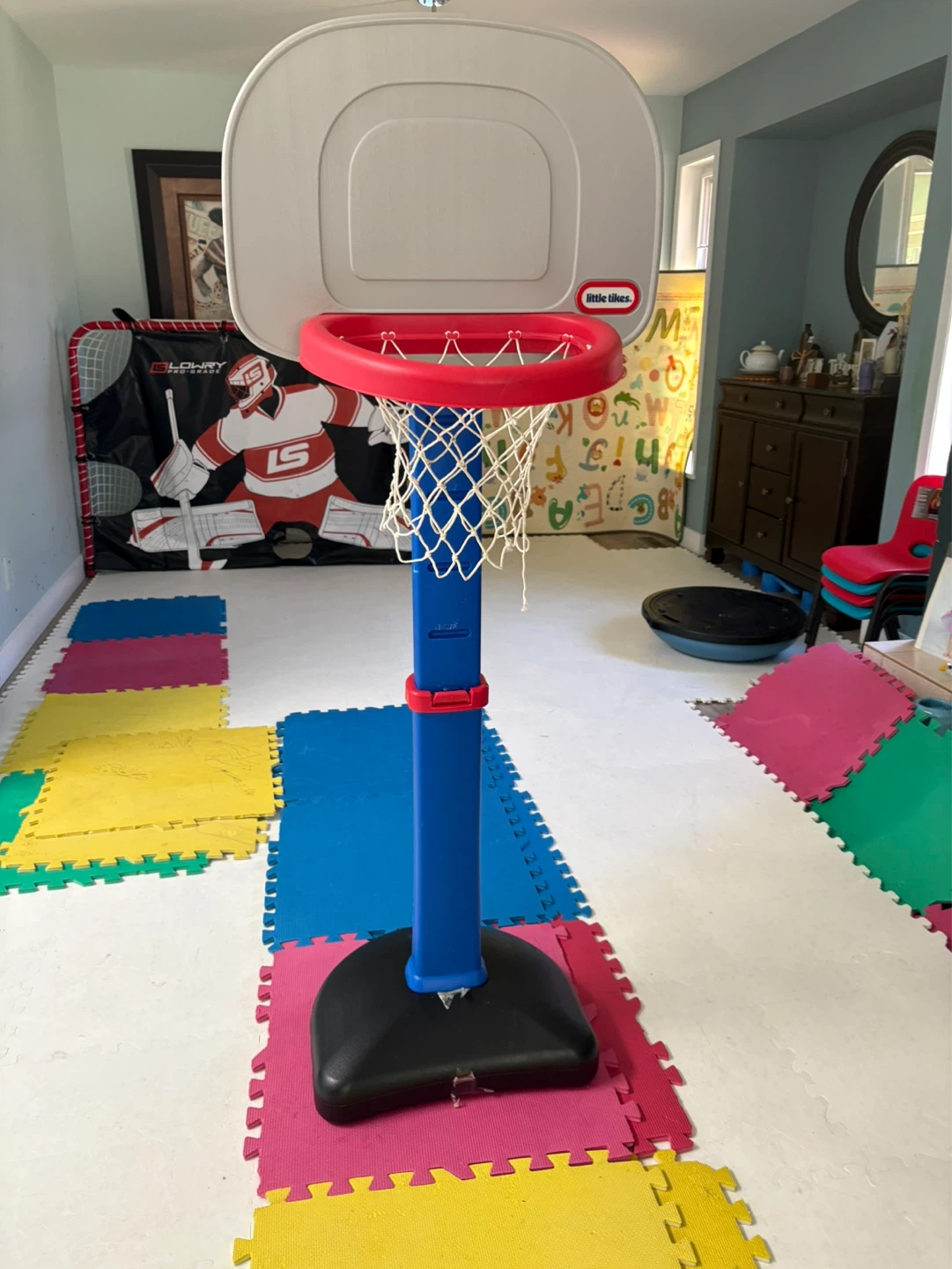 Little Tikes Adjustable Basketball Hoop