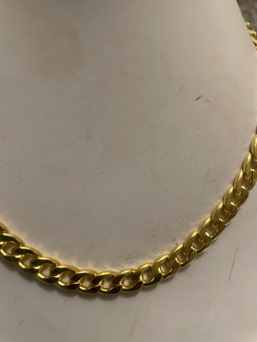 Gold coloured chain necklace