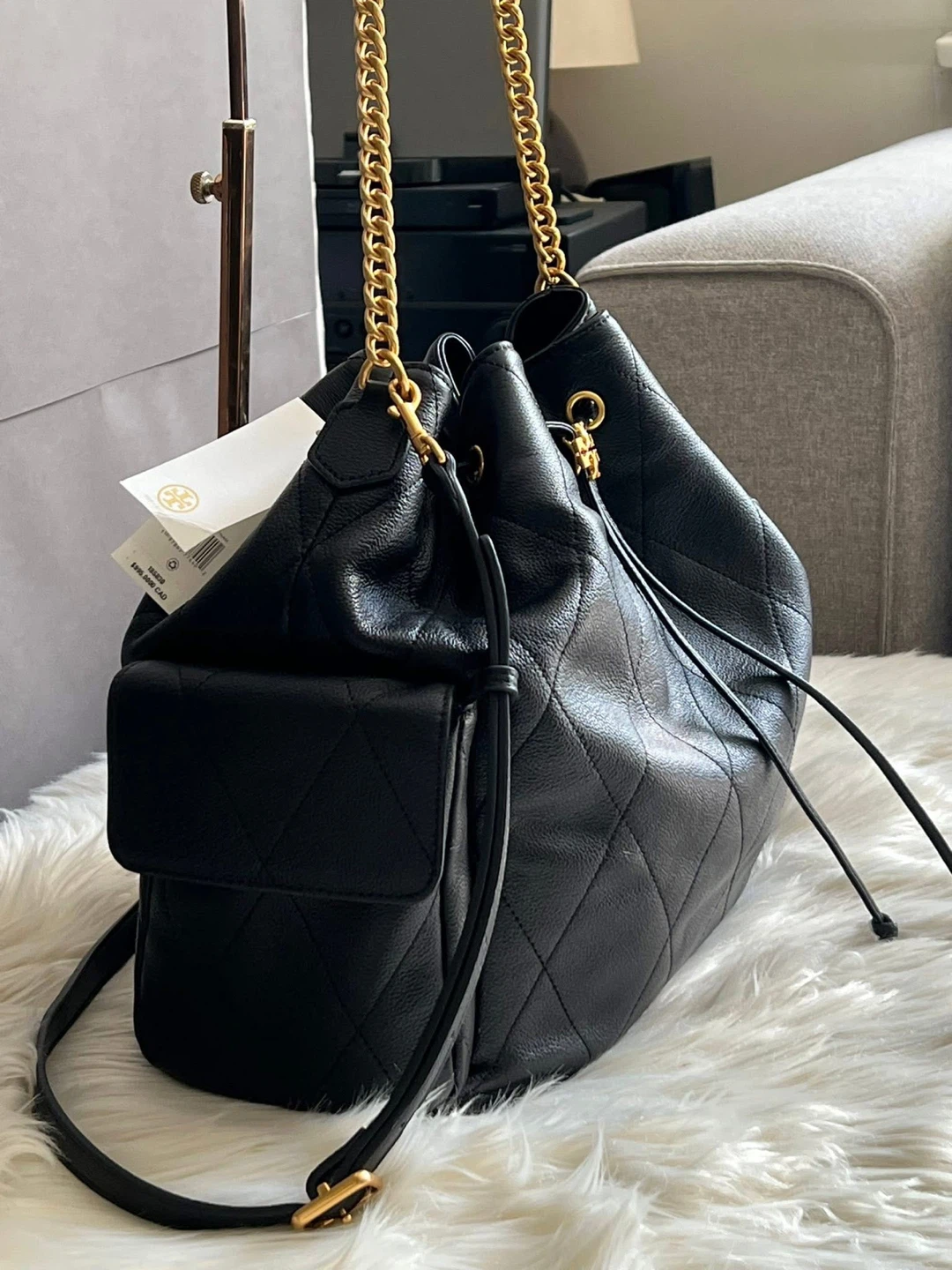 FOR SALE ✨ Tory Burch Charlie L Quilted Drawstring Shoulder Bag - photo 4