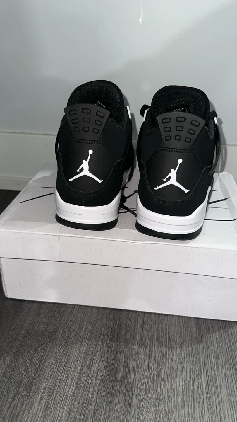 Air Jordan 4 Retro Black White Sneakers - photo 4
