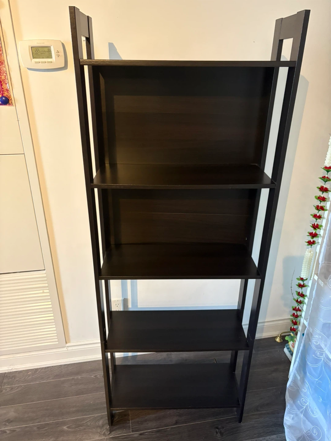 IKEA book self - LAIVA