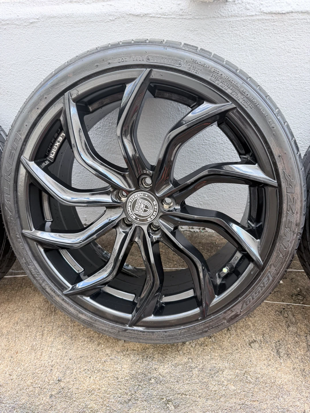 Lexani 20inch Gloss Black Wheels 245/35/R20 - photo 2