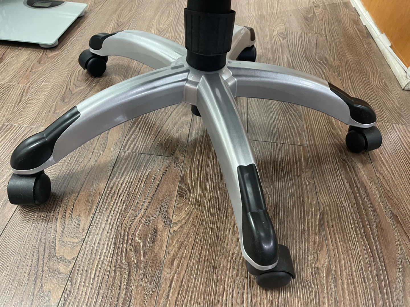 Ergonomic office chair Black Color - Height Adjustable - photo 3