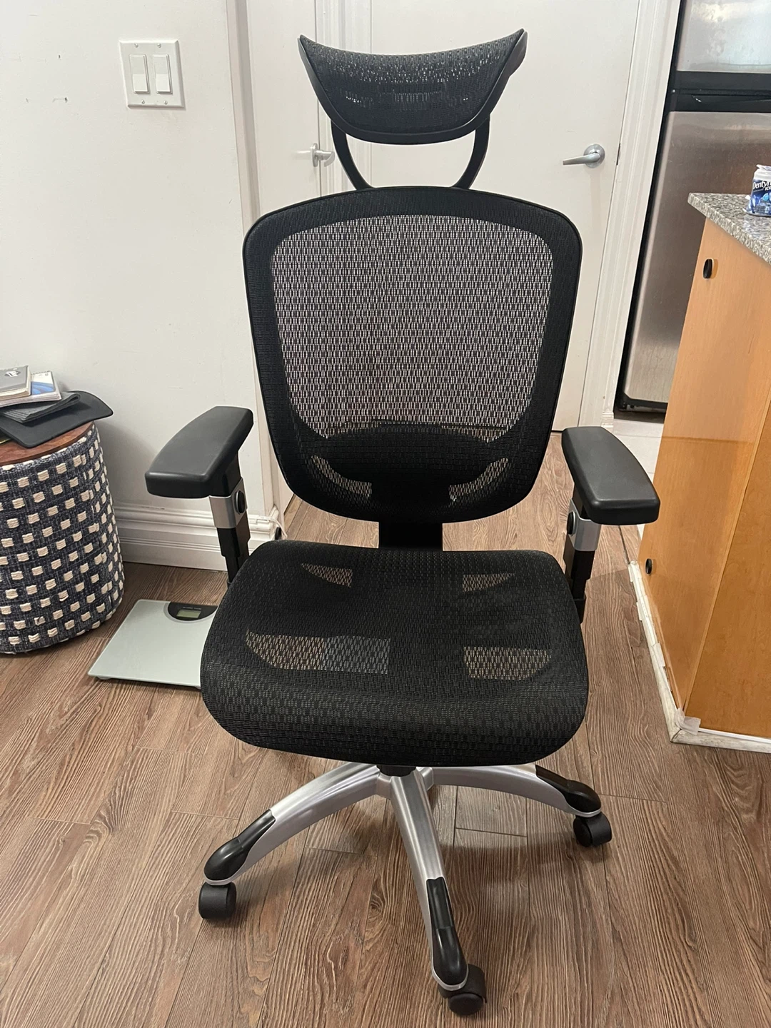 Ergonomic office chair Black Color - Height Adjustable